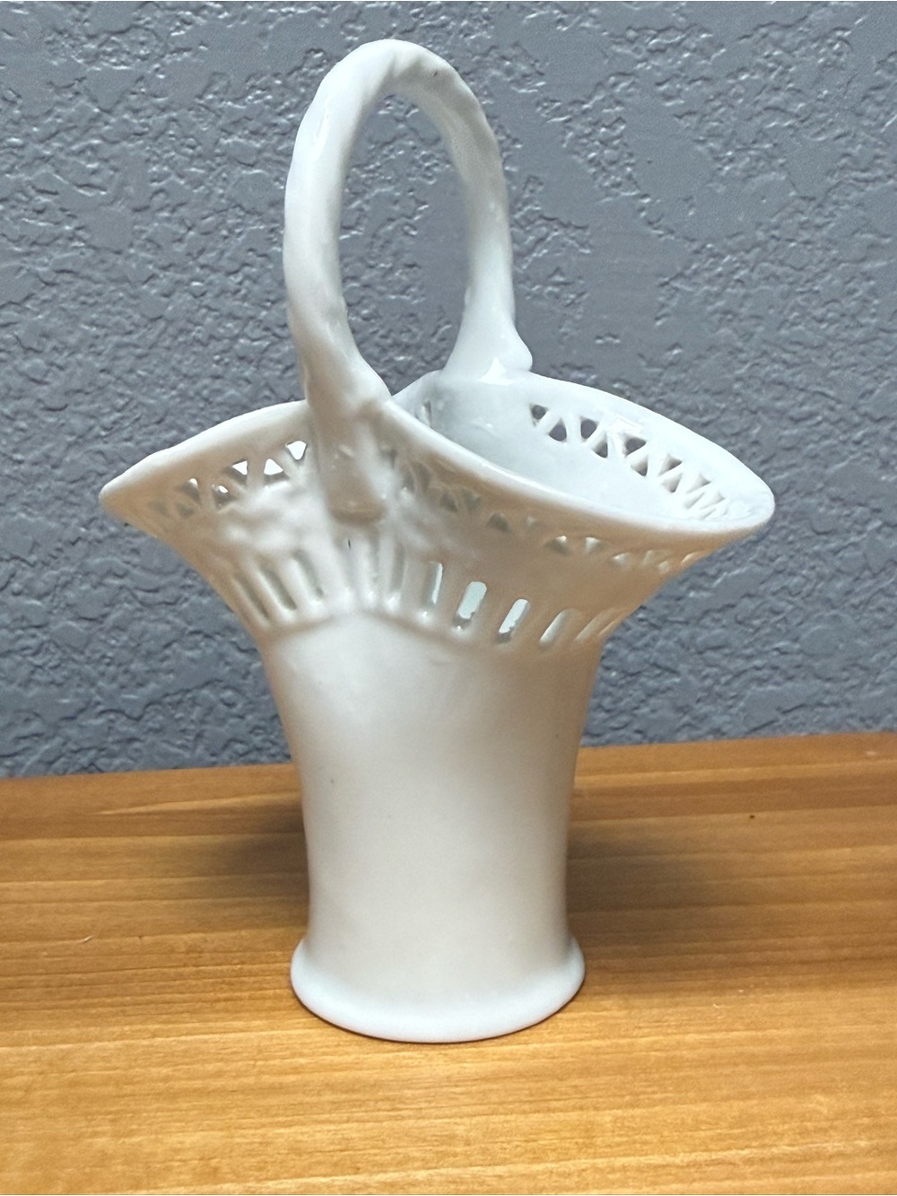 Small White Ceramic Basket Vase with Pierced Rim - Picture 3 of 8